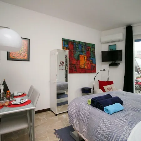 The Happiness House! Apartman Milánó